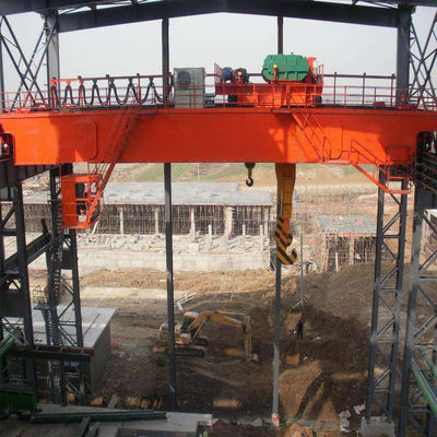 Suwnica dwudźwigarowa o dużej nośności 50 ton, dostosowana do potrzeb klienta